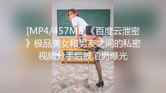 魔手外购厕拍全景！美女如云商场手持镜头偸拍超多都市漂亮小姐姐方便，脸逼同框亮点多，花臂潮女无毛尿量好充足 (1)