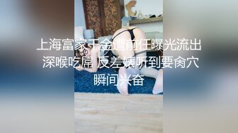 高挑性感的美女少婦趁老公不在故意穿著情趣蕾絲勾引外賣小哥說：「我老公不在家，你別害怕…幹完我咱倆就不熟了！」