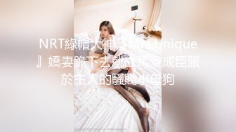 黑丝少妇像母狗一样撅着屁屁被无套输出 这打桩速度 操的骚叫不停 淫水带着白浆狂喷