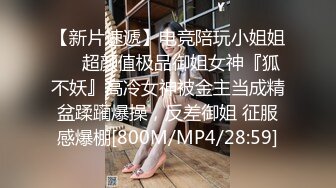 【精品CD推荐】商场戴帽子的小姐姐连衣裙内往上看既然没穿内衣 弯腰时露出了奶子