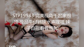 奶茶店女厕蓝纱裙银高跟大嘴美女,强劲的骚穴像潮喷一般人降不了