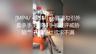 性感少妇短裙手拿小鞭子肉感身材