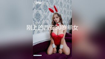 姐妹花三飞：无套干姐妹俩，超级疯狂，操完一个插下一个