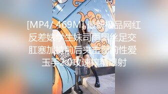 《骚宝》男技师偷拍女客户特殊服务，妹子太骚搞完一炮还想要，特写手指猛扣，脱下裤子扶着美臀侧入