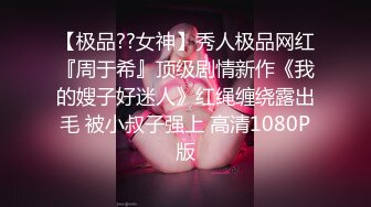 【婴儿肥肉嘟嘟像混血】激情操逼，旁边还有个解说