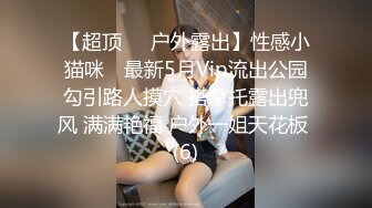 大学甜美学妹，撩起衣服贫乳，骚穴特写，翘起屁股摇摆