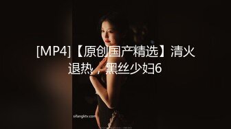 摄影师模特群约拍S级身材极品一字马女模，问她私底下表现怎么样，话里话外暗示她要潜规则，结果激情啪啪，对话精彩淫荡